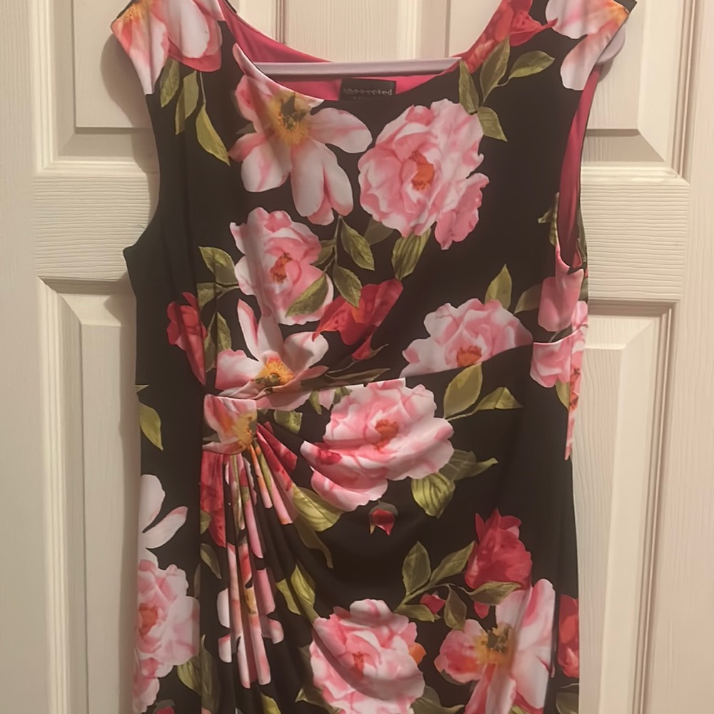 Pretty dress!  Floral, size 18.  Worn 1 time!
